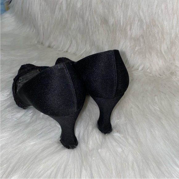 Vintage Stuart Weitzman Black Silk and Lace pumps, size 7 - Picture 4 of 9